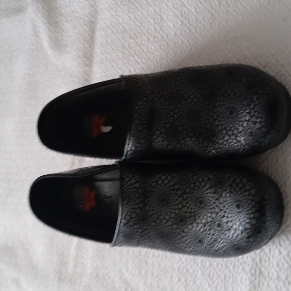 Dansko shoe size 42